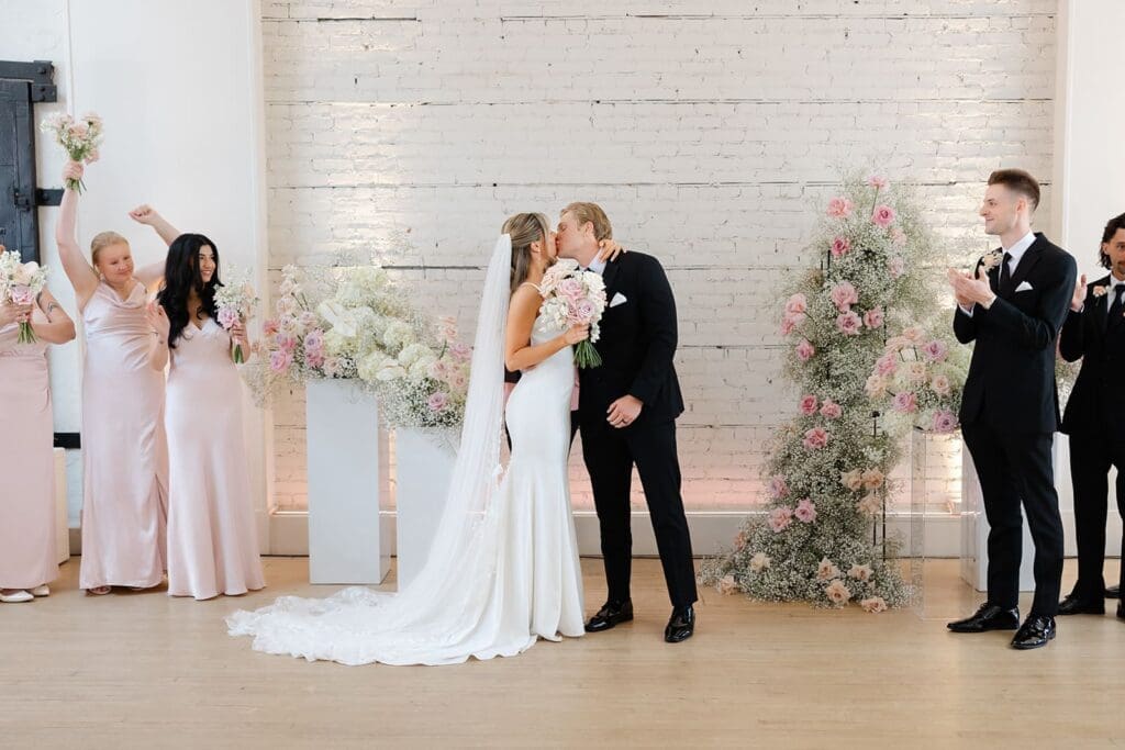couple kissing at the end of the Gordon Green wedding ceremony